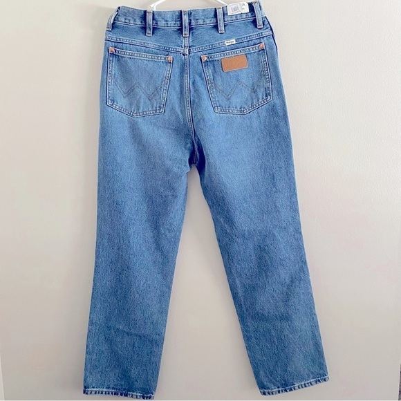 NWT Wrangler vintage high waisted distressed jeans - Picture 5 of 8